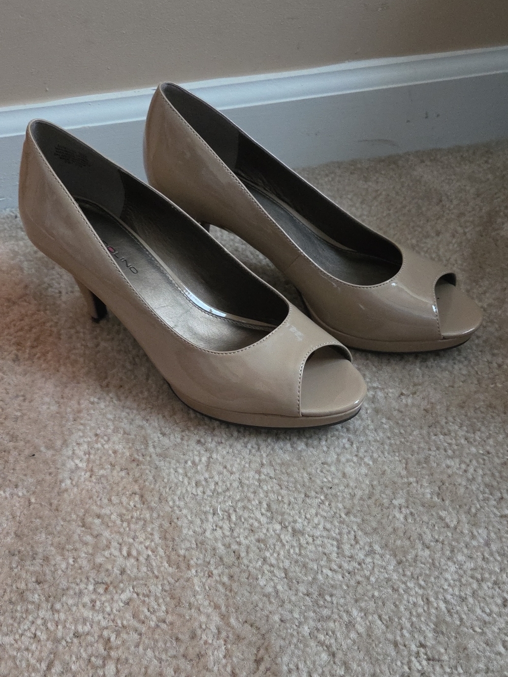 Bandolino Beige Patent Peep-Toe Heels